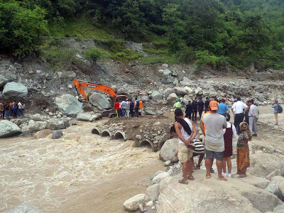पानीको बहाव थेग्न नसकेपछि ‘डाइभर्सन’ अधुरै