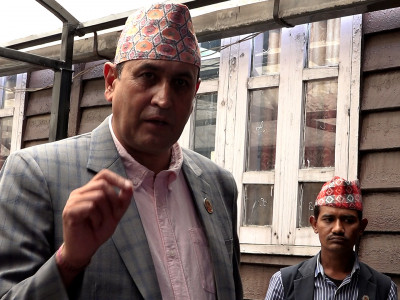 रामहरि खतिवडामाथि राजीनामाको दबाब