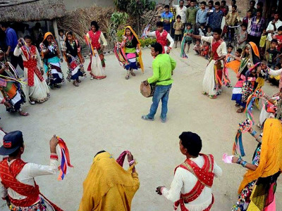 रानाथारूको 'जिउँदो होली'