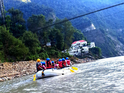प्रेमको प्रतीक नियाल्दै राफ्टिङ्ग