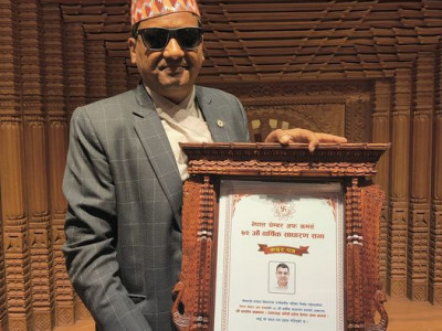 दृश्यटिभी प्रतिनिधि सन्तोषलाई चेम्बरको सम्मान