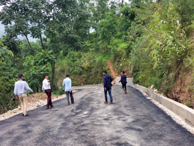 ट्रयाक खुलेको १८ वर्षपछि ग्रामीण सडक कालोपत्र गरिँदै