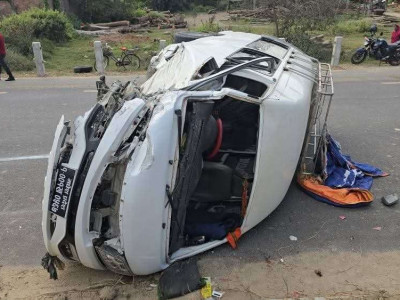 सिरहामा चार सवारी ठोक्किँदा १० जना घाइते