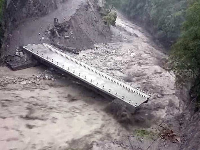 बाढीले ताप्लेजुङको सिरिजंघा र याम्फुदिन गाउँमा व्यापक क्षति