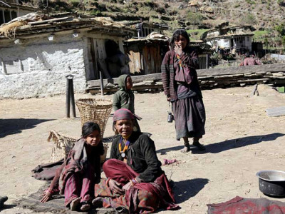 मुगुको व्यथाः  पुस्तौँदेखि दियालोकै भर