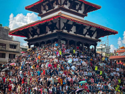 दर्शकले भरियो वसन्तपुर, राष्ट्रपतिसहित उच्चअधिकारी जात्रा अवलोकन गर्दै