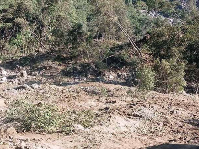 सुख्खायाममा पनि रोकिएन तिङ्लामा पहिरो, सयभन्दा बढी घर जोखिममा