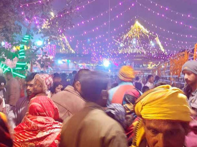 गढीमाई मेलामा दर्शनार्थीको घुइँचो