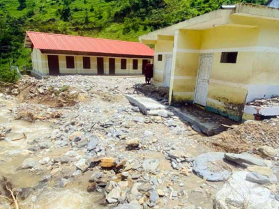 बाढीले विद्यालय भवनमा क्षति