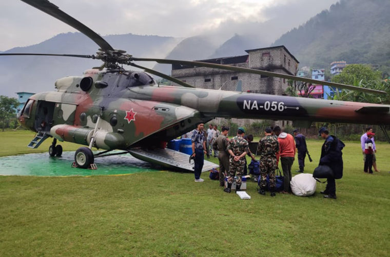 सेनाको हेलिकप्टरमार्फत दार्चुलाको तिङ्करबाट  छायालेक पुग्यो प्रहरी