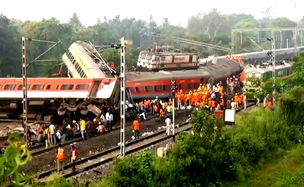 भारतमा भयानक रेल दुर्घटना हुँदा २२३ जनाको मृत्यु, ९ सयभन्दा बढी घाइते