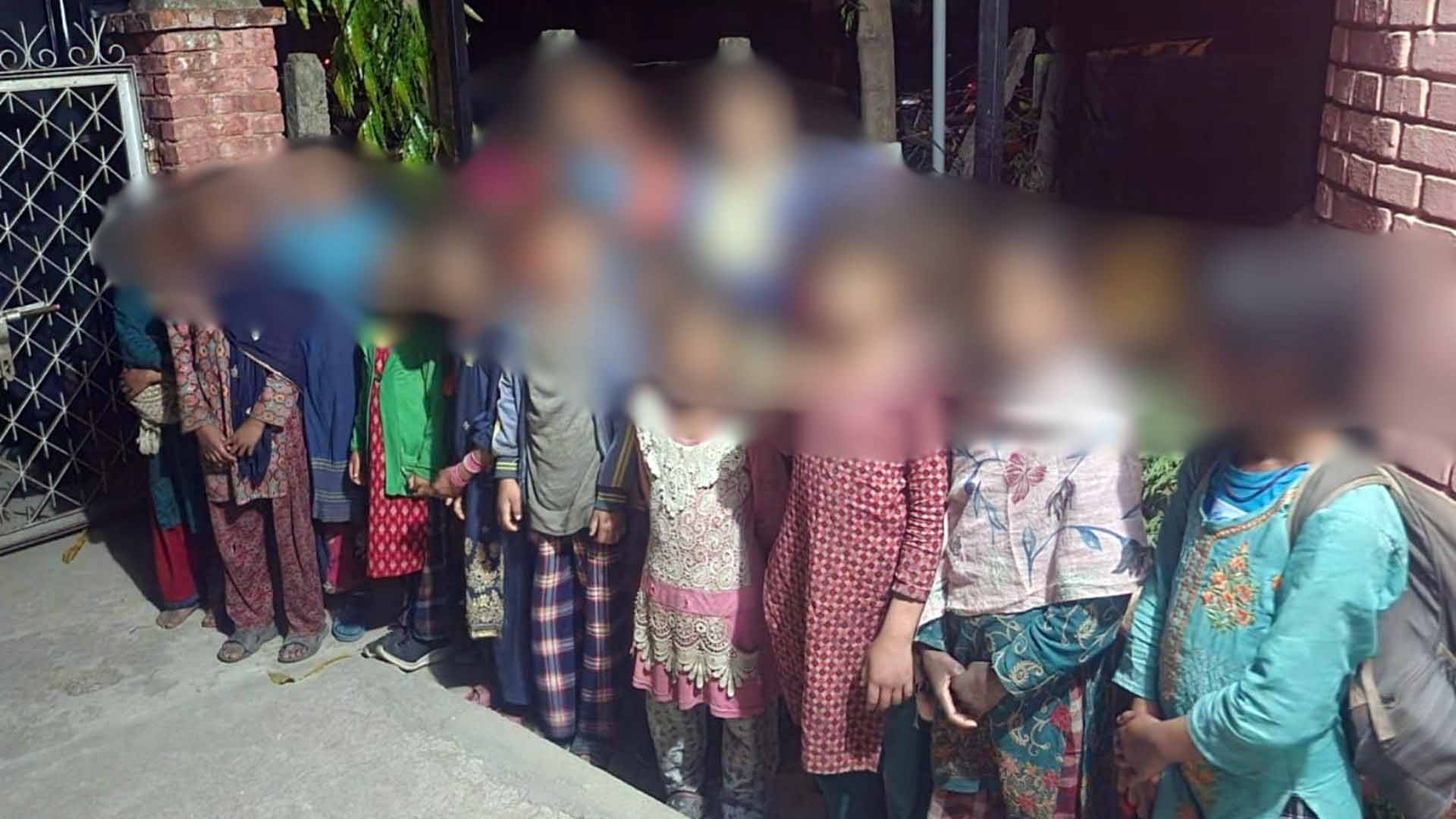 मानव तस्करीको आशंकामा २८ बालबालिका सुर्खेत प्रहरीको नियन्त्रमा