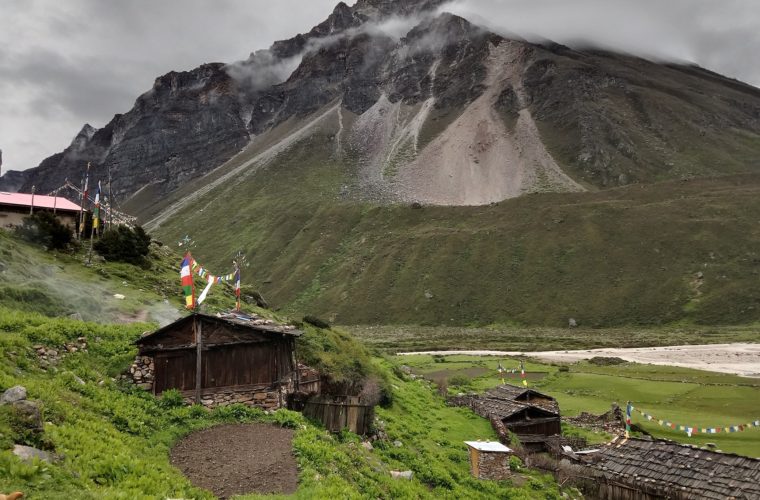 हिमपात र सञ्चार अभावले पिरोलिएको याङ्मा